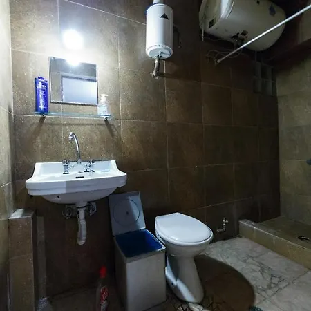 Apartment Private Flat For 2 Or 3 With Back Yard Near Exarhia Square And Archaelogical Museum