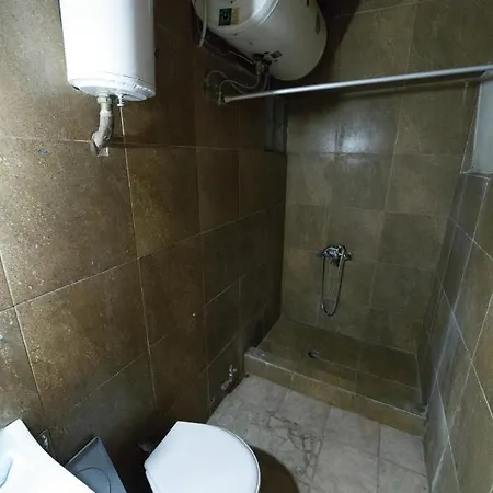 Apartment Private Flat For 2 Or 3 With Back Yard Near Exarhia Square And Archaelogical Museum *
